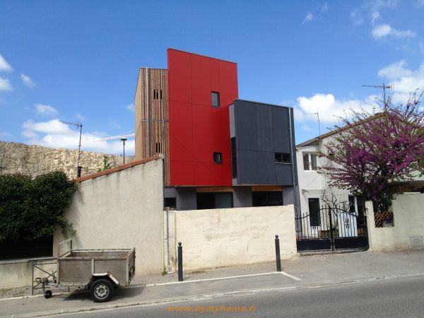 Installation de châssis performants en termes d'isolation et d'étanchéité suivant les critères AEV, à Septèmes-les-Vallons